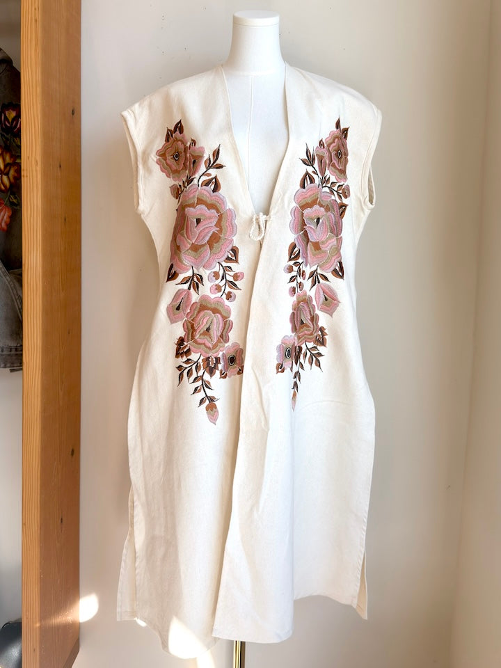 Neutral Embroidered Flower Sleeveless Kimono