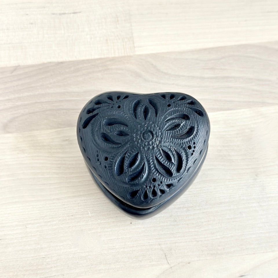 Barro Negro Heart Alajeros