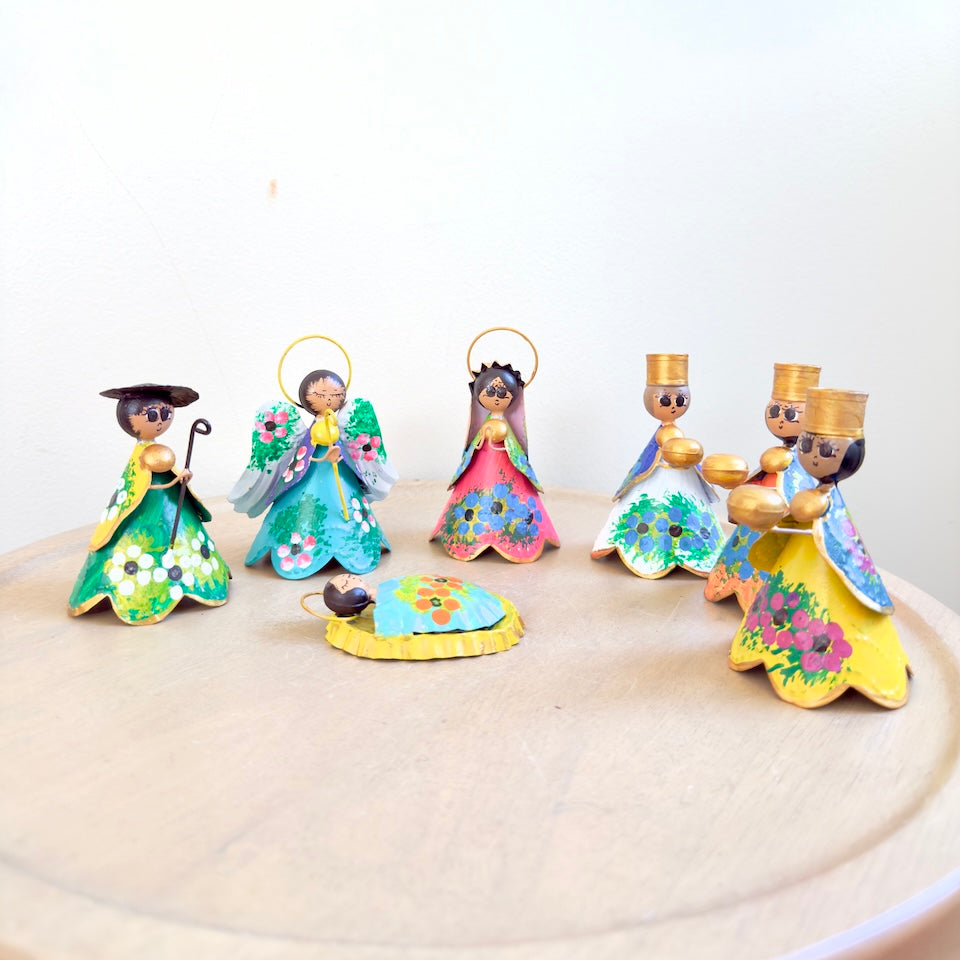 Colorful Hojalata Nativity