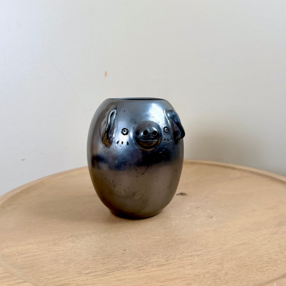 Barro Negro Puerquito Flower Vases