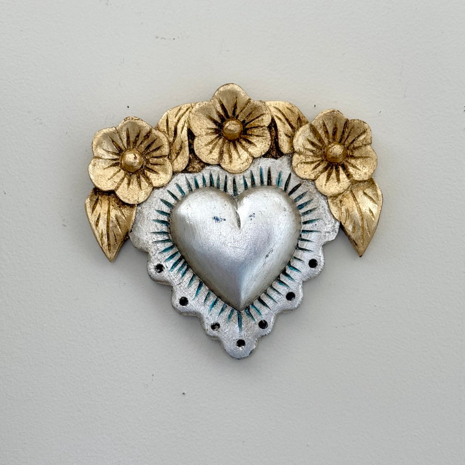 Corazon de Tres Flores