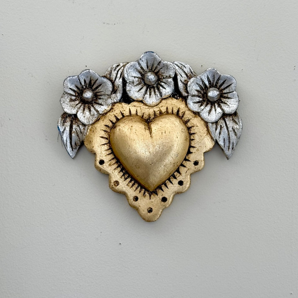 Corazon de Tres Flores