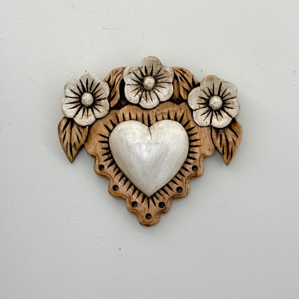 Corazon de Tres Flores