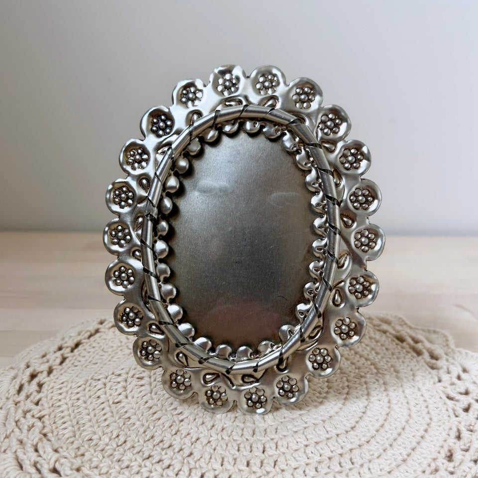 Oval Shape Tin Picture Frame