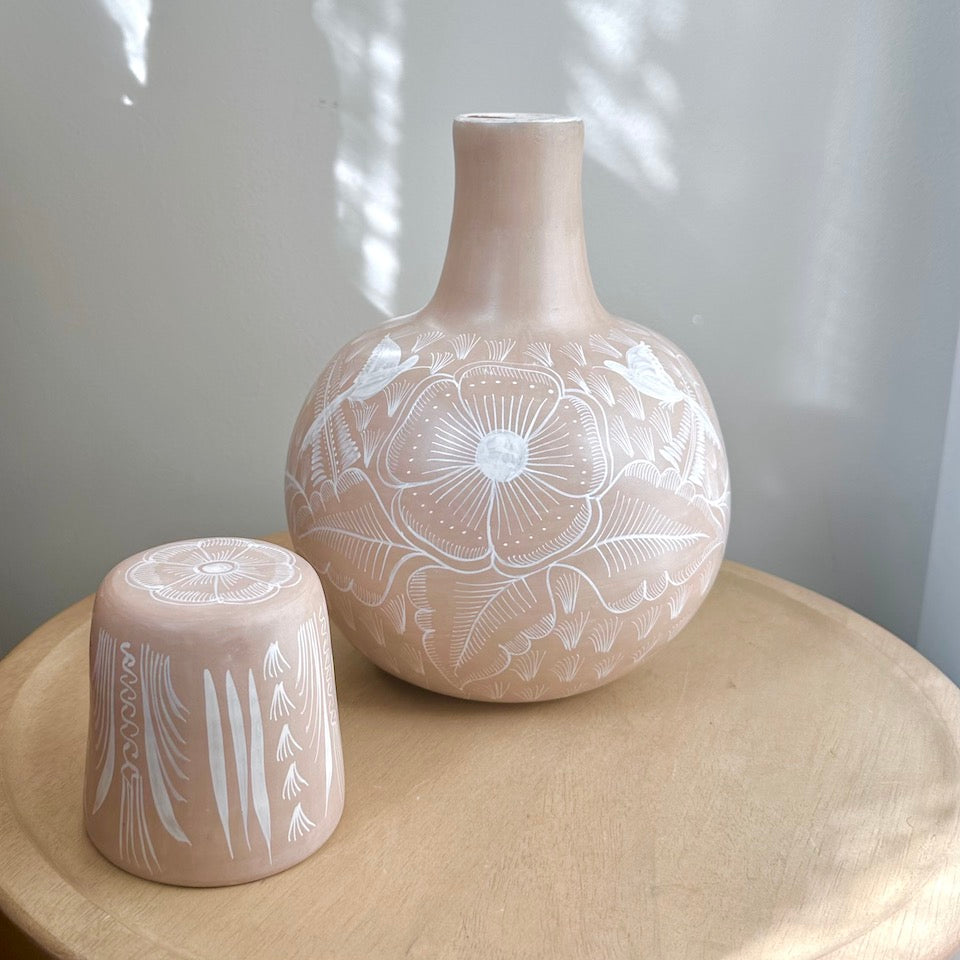 Large Round Taupe Huancinto Cantaritos