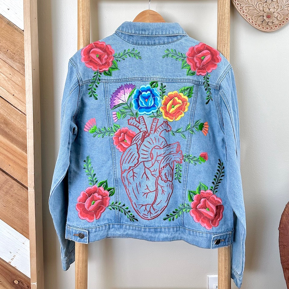 Extra Large Fitted Corazon Lineal Embroidered Jacket