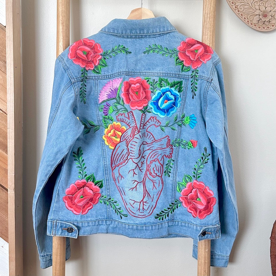 Large Fitted Corazon Lineal Embroidered Jacket