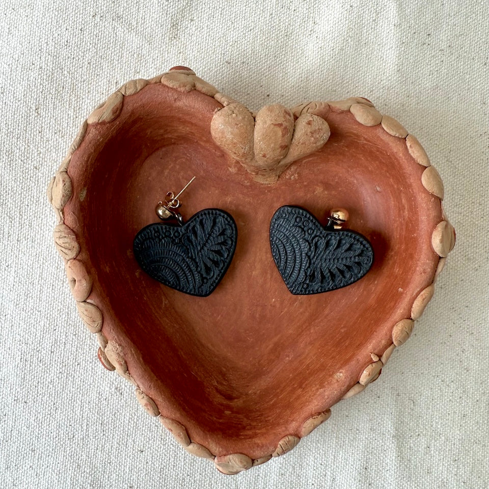 Barro Negro Large Heart Earrings