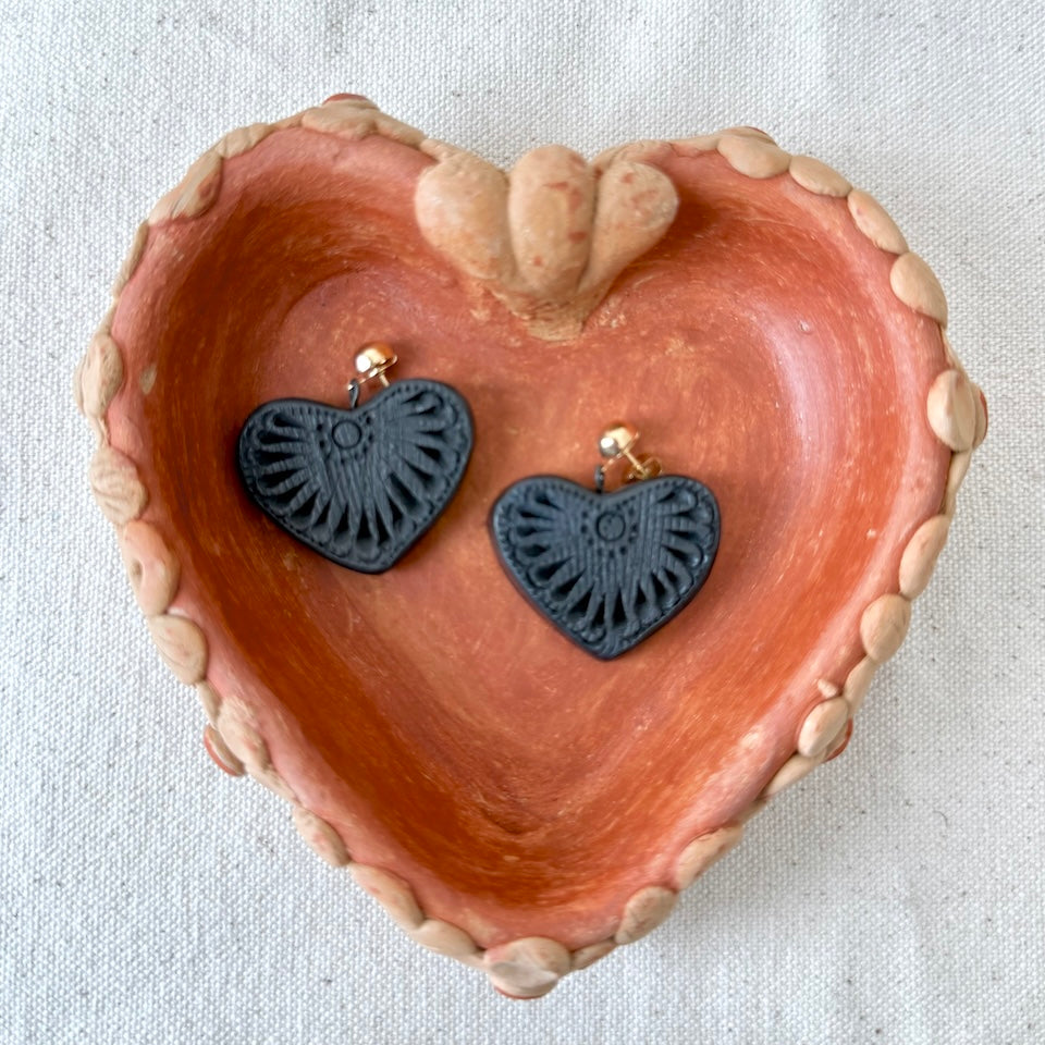 Barro Negro Large Heart Earrings