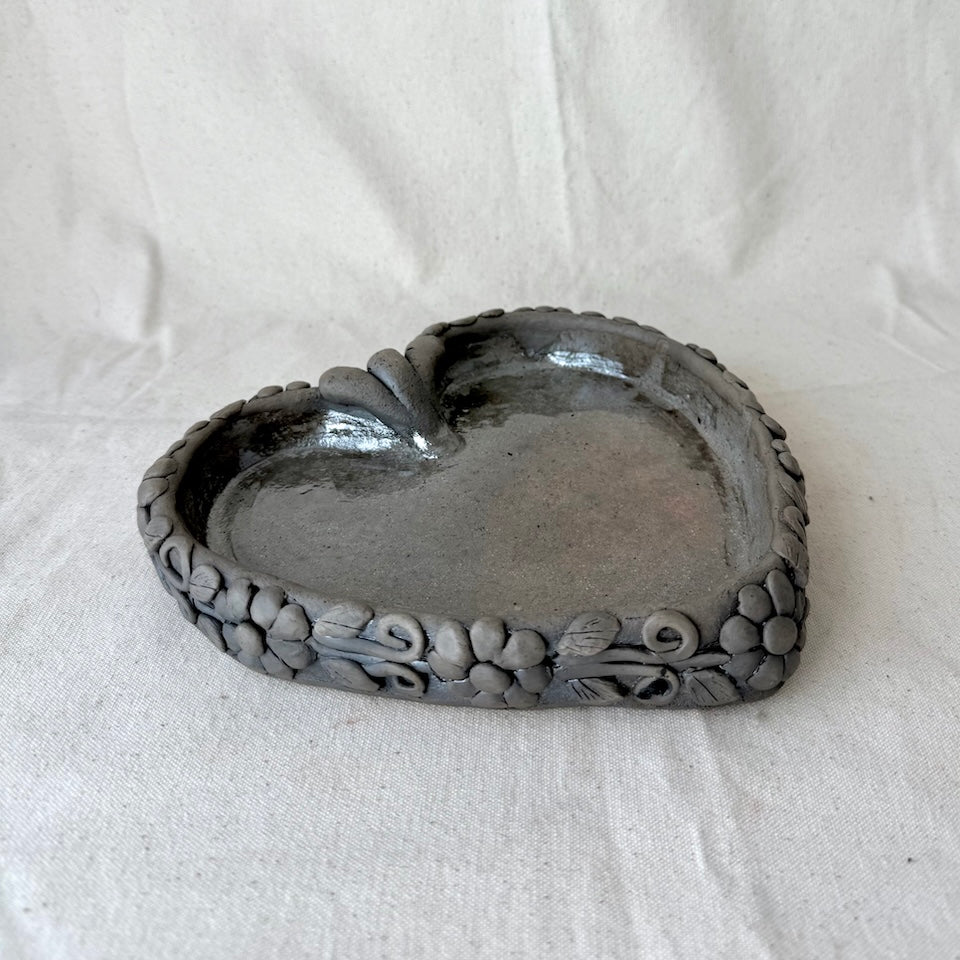 Medium Ahumado Heart Floral Dish