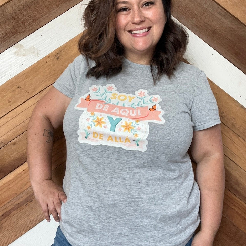 "Soy de Aqui y de Alla" Light Gray T-Shirt