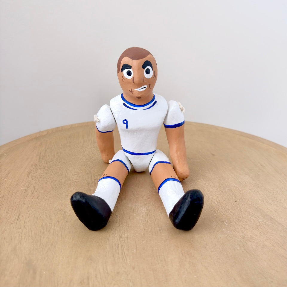 Paper Mache Futbolistas - England
