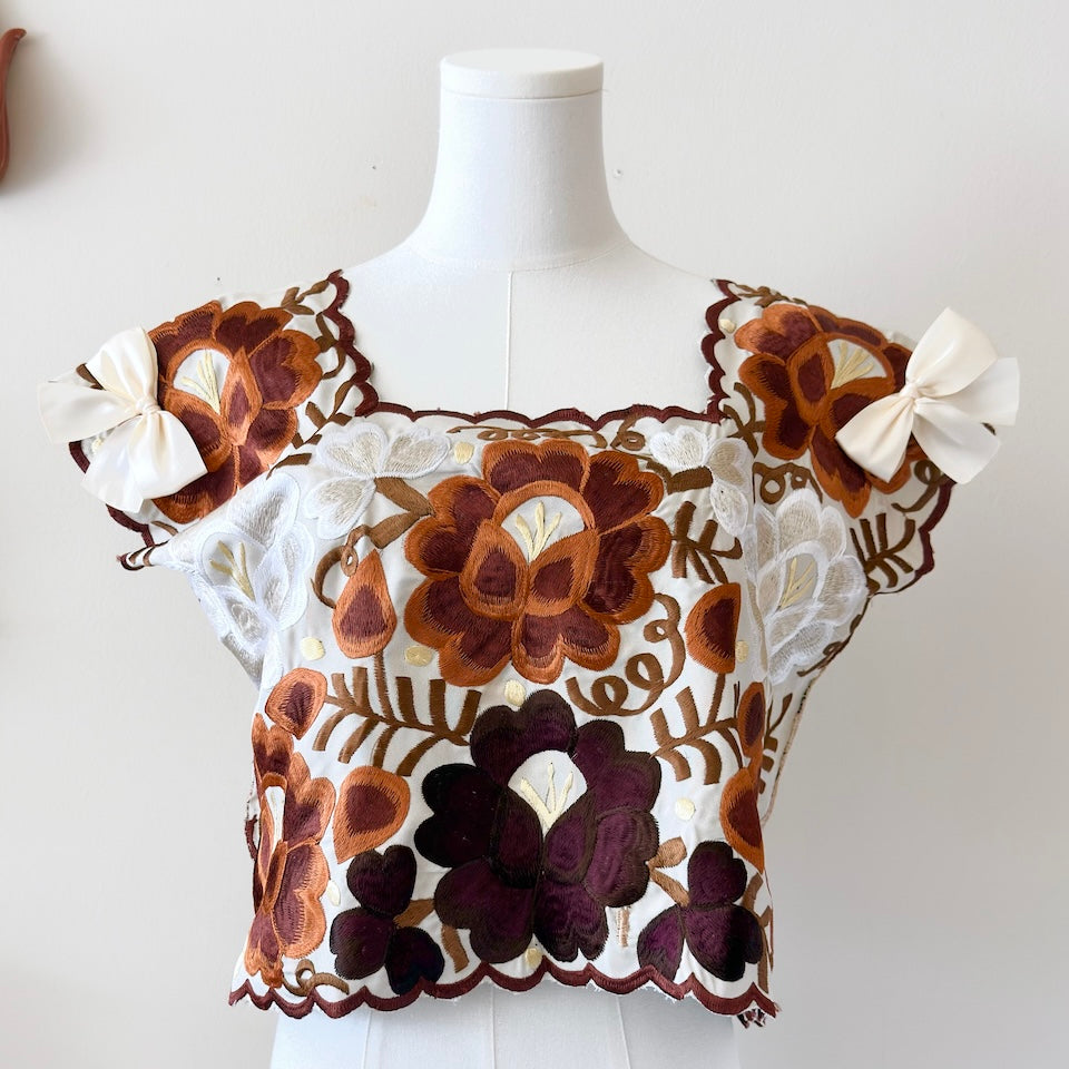 Yucatán Floral Embroidered Crop Top