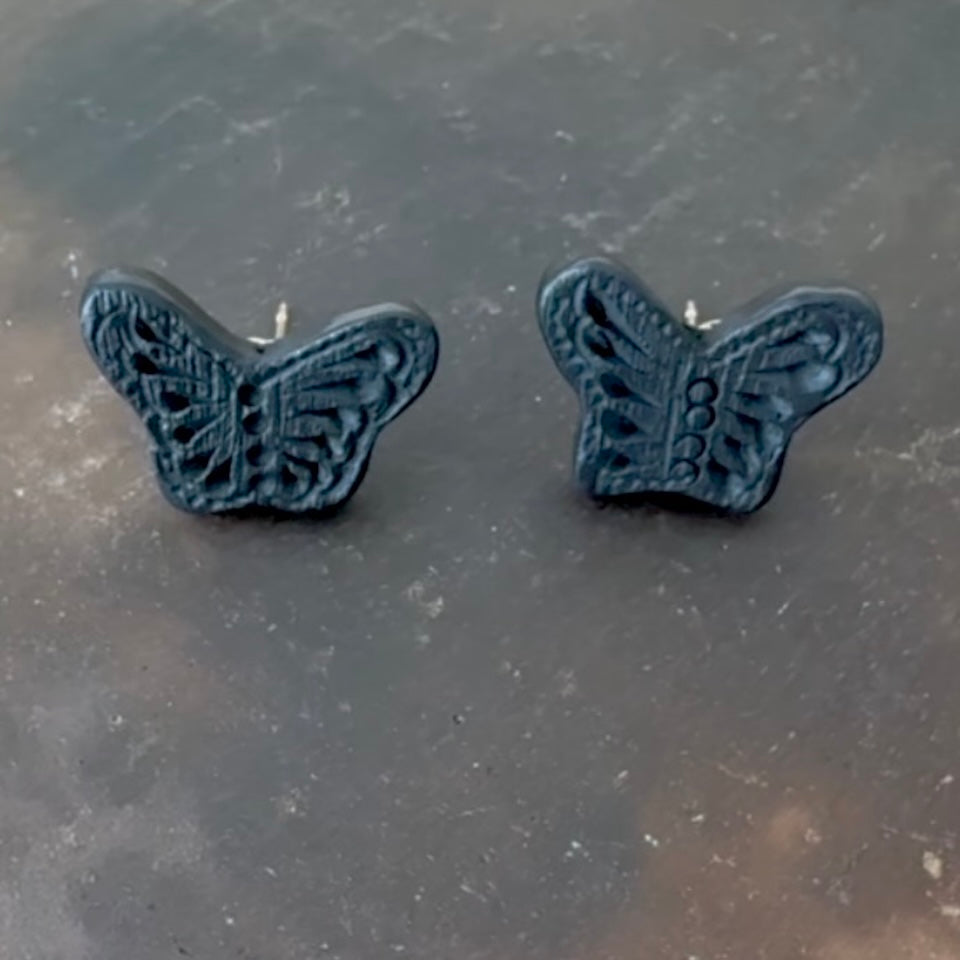 Barro Negro Stud Earrings